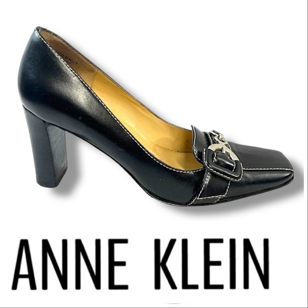 ANNE KLEIN Black Leather Top Stitched Silver Horse bit buckle Heels 6